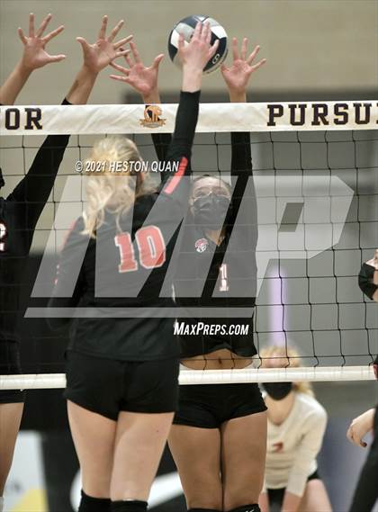 Thumbnail 2 in Skyline vs. Santa Clarita Christian (CIF State D5 Final) photogallery.