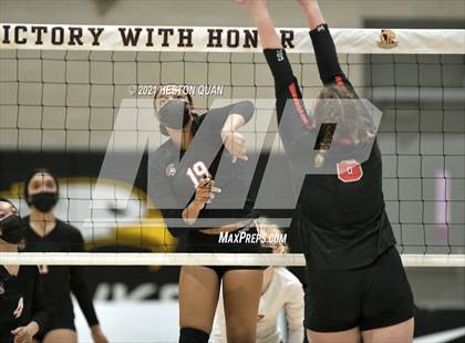 Thumbnail 2 in Skyline vs. Santa Clarita Christian (CIF State D5 Final) photogallery.