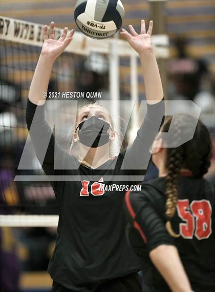 Thumbnail 2 in Skyline vs. Santa Clarita Christian (CIF State D5 Final) photogallery.