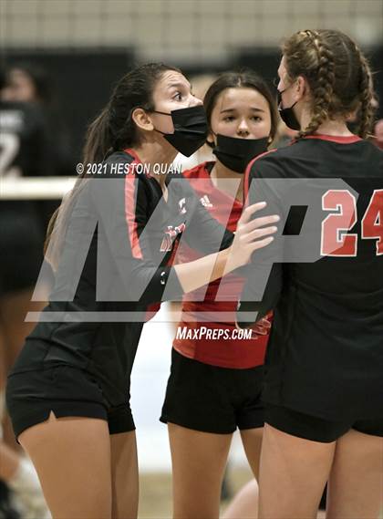 Thumbnail 1 in Skyline vs. Santa Clarita Christian (CIF State D5 Final) photogallery.
