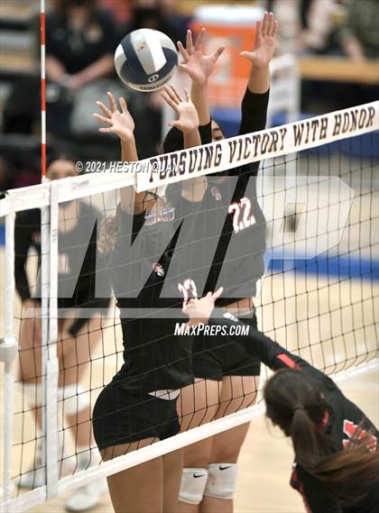Thumbnail 3 in Skyline vs. Santa Clarita Christian (CIF State D5 Final) photogallery.