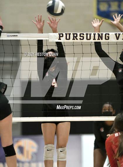 Thumbnail 3 in Skyline vs. Santa Clarita Christian (CIF State D5 Final) photogallery.