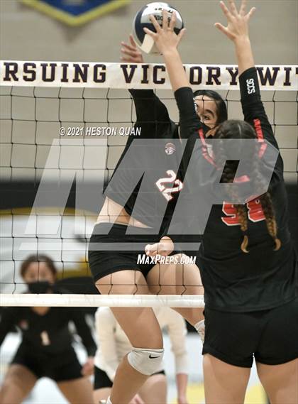 Thumbnail 1 in Skyline vs. Santa Clarita Christian (CIF State D5 Final) photogallery.
