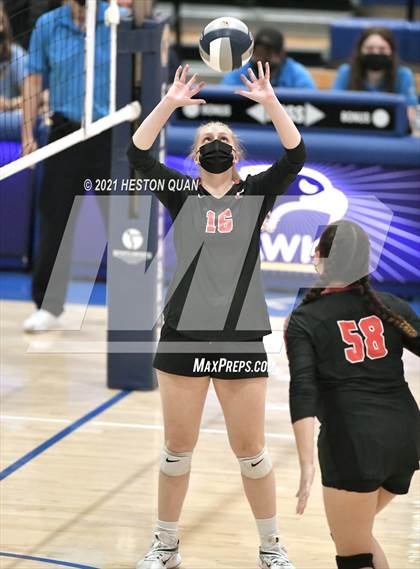 Thumbnail 2 in Skyline vs. Santa Clarita Christian (CIF State D5 Final) photogallery.