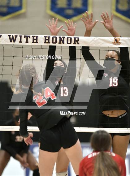 Thumbnail 3 in Skyline vs. Santa Clarita Christian (CIF State D5 Final) photogallery.