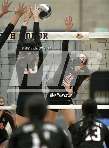 Thumbnail 1 in Skyline vs. Santa Clarita Christian (CIF State D5 Final) photogallery.