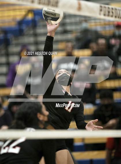 Thumbnail 3 in Skyline vs. Santa Clarita Christian (CIF State D5 Final) photogallery.