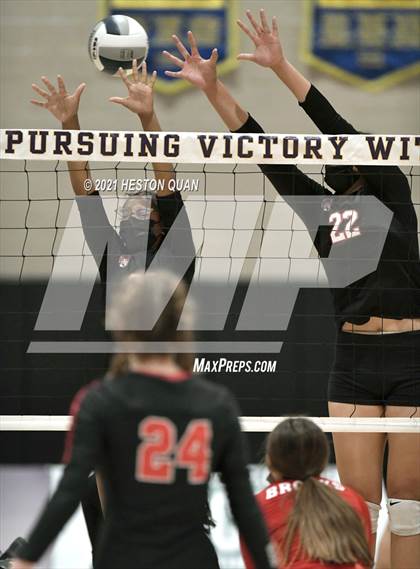 Thumbnail 1 in Skyline vs. Santa Clarita Christian (CIF State D5 Final) photogallery.