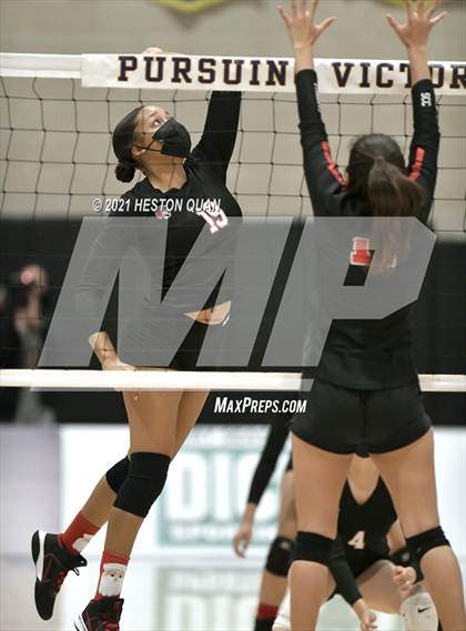 Thumbnail 2 in Skyline vs. Santa Clarita Christian (CIF State D5 Final) photogallery.