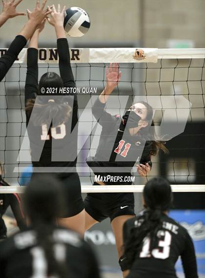 Thumbnail 2 in Skyline vs. Santa Clarita Christian (CIF State D5 Final) photogallery.