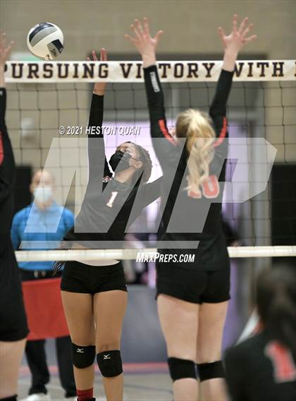 Thumbnail 2 in Skyline vs. Santa Clarita Christian (CIF State D5 Final) photogallery.