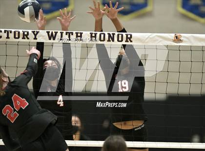 Thumbnail 3 in Skyline vs. Santa Clarita Christian (CIF State D5 Final) photogallery.