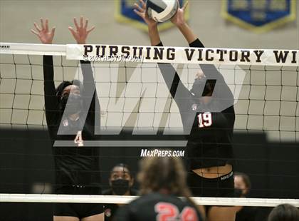 Thumbnail 3 in Skyline vs. Santa Clarita Christian (CIF State D5 Final) photogallery.