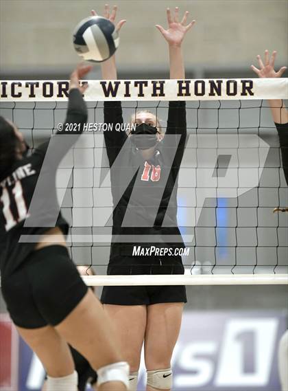 Thumbnail 1 in Skyline vs. Santa Clarita Christian (CIF State D5 Final) photogallery.