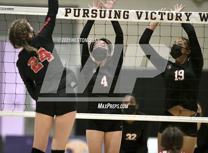Thumbnail 1 in Skyline vs. Santa Clarita Christian (CIF State D5 Final) photogallery.