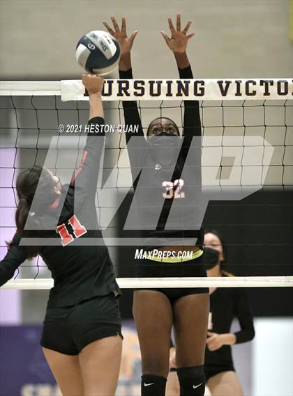 Thumbnail 1 in Skyline vs. Santa Clarita Christian (CIF State D5 Final) photogallery.