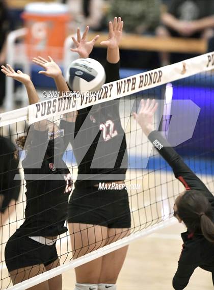 Thumbnail 1 in Skyline vs. Santa Clarita Christian (CIF State D5 Final) photogallery.