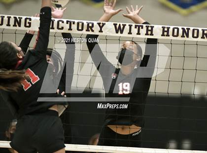 Thumbnail 3 in Skyline vs. Santa Clarita Christian (CIF State D5 Final) photogallery.