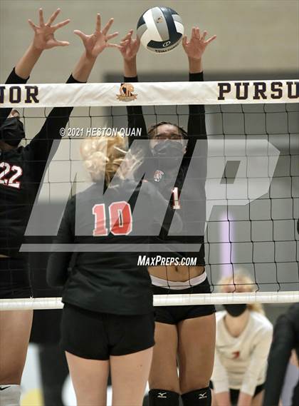 Thumbnail 3 in Skyline vs. Santa Clarita Christian (CIF State D5 Final) photogallery.