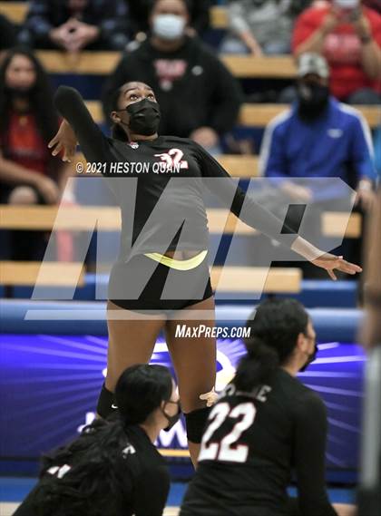 Thumbnail 3 in Skyline vs. Santa Clarita Christian (CIF State D5 Final) photogallery.