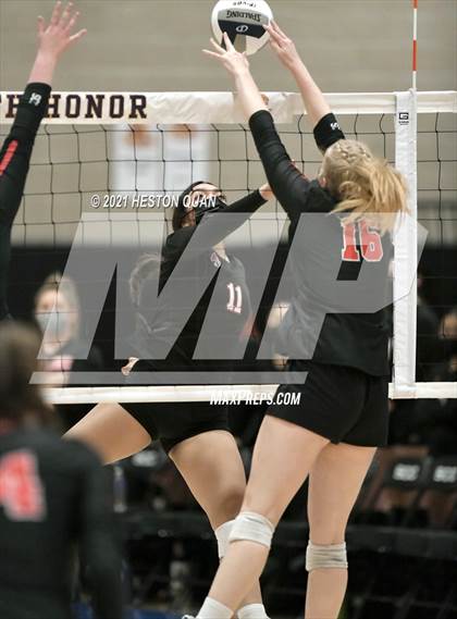 Thumbnail 1 in Skyline vs. Santa Clarita Christian (CIF State D5 Final) photogallery.