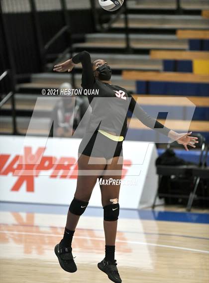 Thumbnail 2 in Skyline vs. Santa Clarita Christian (CIF State D5 Final) photogallery.