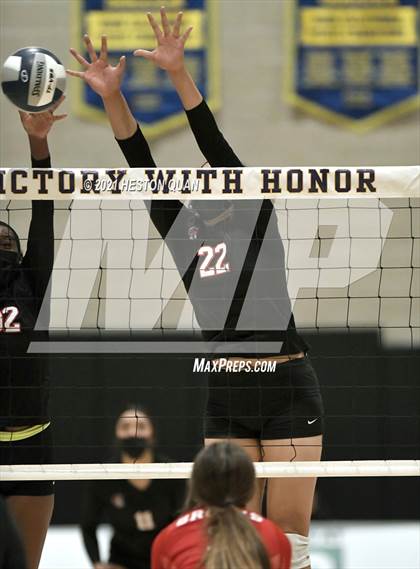 Thumbnail 2 in Skyline vs. Santa Clarita Christian (CIF State D5 Final) photogallery.