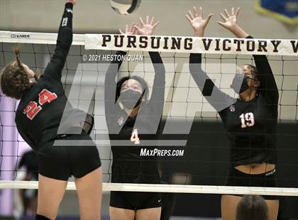 Thumbnail 2 in Skyline vs. Santa Clarita Christian (CIF State D5 Final) photogallery.