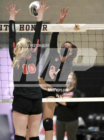 Thumbnail 3 in Skyline vs. Santa Clarita Christian (CIF State D5 Final) photogallery.