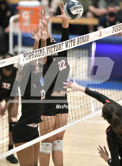 Thumbnail 2 in Skyline vs. Santa Clarita Christian (CIF State D5 Final) photogallery.