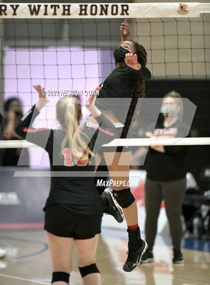 Thumbnail 2 in Skyline vs. Santa Clarita Christian (CIF State D5 Final) photogallery.