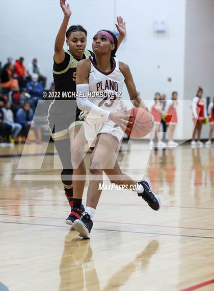 Thumbnail 1 in South Grand Prairie vs. Plano (UIL 6A Area Playoff) photogallery.