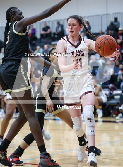 Thumbnail 1 in South Grand Prairie vs. Plano (UIL 6A Area Playoff) photogallery.