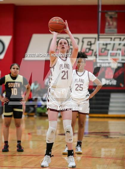 Thumbnail 2 in South Grand Prairie vs. Plano (UIL 6A Area Playoff) photogallery.
