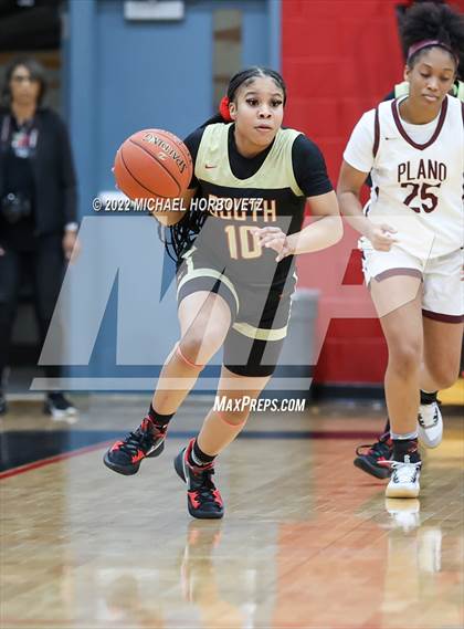 Thumbnail 3 in South Grand Prairie vs. Plano (UIL 6A Area Playoff) photogallery.