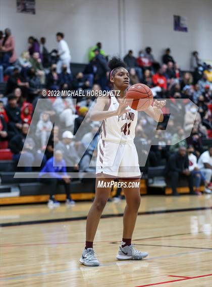 Thumbnail 2 in South Grand Prairie vs. Plano (UIL 6A Area Playoff) photogallery.