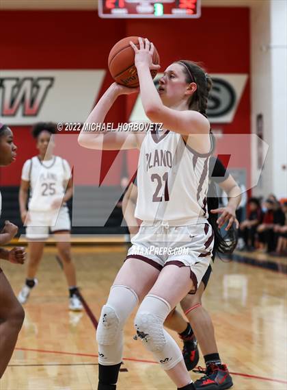 Thumbnail 3 in South Grand Prairie vs. Plano (UIL 6A Area Playoff) photogallery.