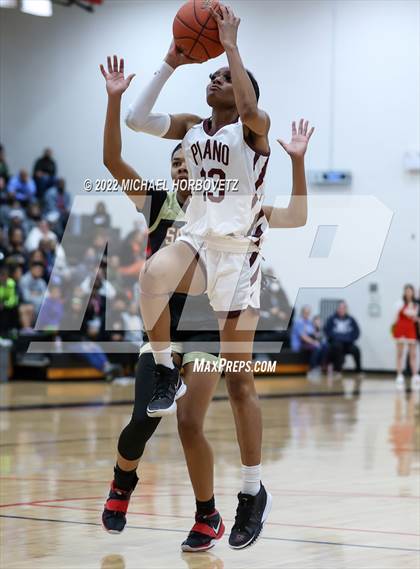 Thumbnail 2 in South Grand Prairie vs. Plano (UIL 6A Area Playoff) photogallery.