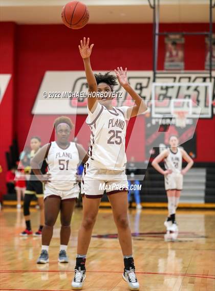 Thumbnail 3 in South Grand Prairie vs. Plano (UIL 6A Area Playoff) photogallery.