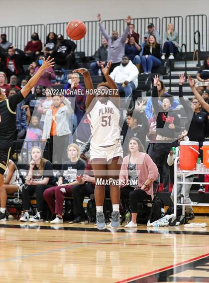 Thumbnail 1 in South Grand Prairie vs. Plano (UIL 6A Area Playoff) photogallery.