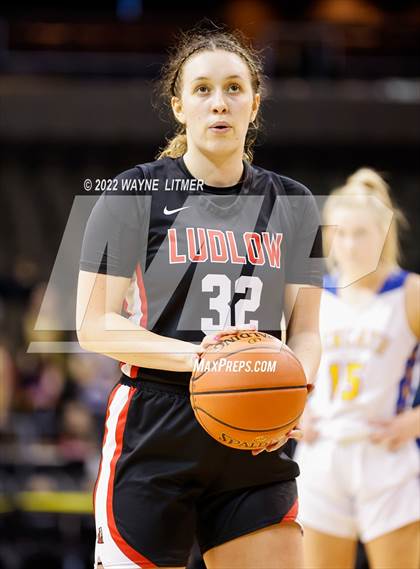 Thumbnail 1 in Ludlow vs Newport Central Catholic (9th region quarterfinals) photogallery.