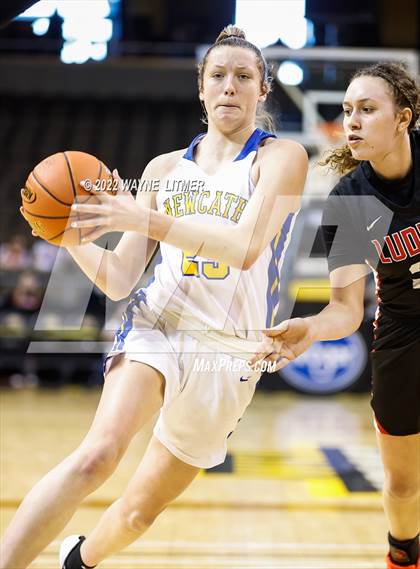 Thumbnail 3 in Ludlow vs Newport Central Catholic (9th region quarterfinals) photogallery.
