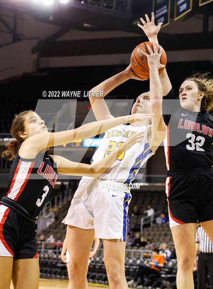 Thumbnail 3 in Ludlow vs Newport Central Catholic (9th region quarterfinals) photogallery.