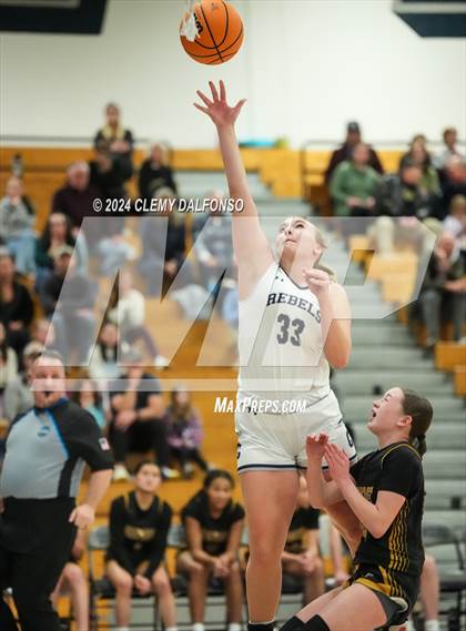 Thumbnail 2 in Arapahoe @ Columbine photogallery.