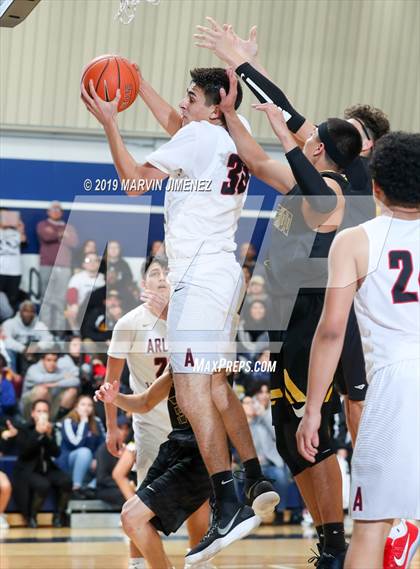 Thumbnail 1 in Arleta vs San Fernando (CIF LACS Division IV Final) photogallery.