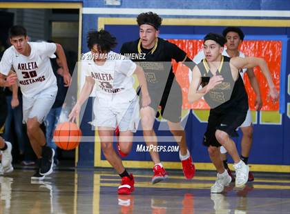 Thumbnail 3 in Arleta vs San Fernando (CIF LACS Division IV Final) photogallery.