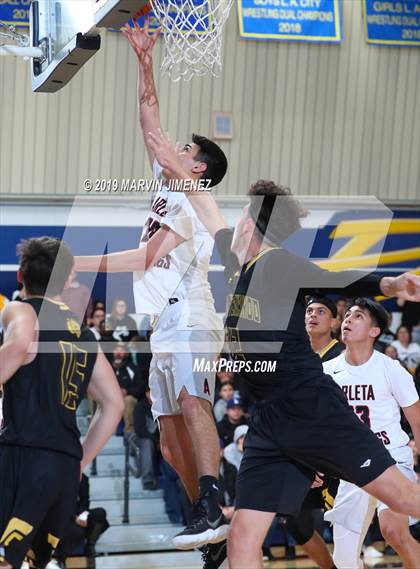 Thumbnail 2 in Arleta vs San Fernando (CIF LACS Division IV Final) photogallery.