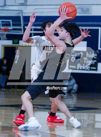 Thumbnail 3 in Arleta vs San Fernando (CIF LACS Division IV Final) photogallery.