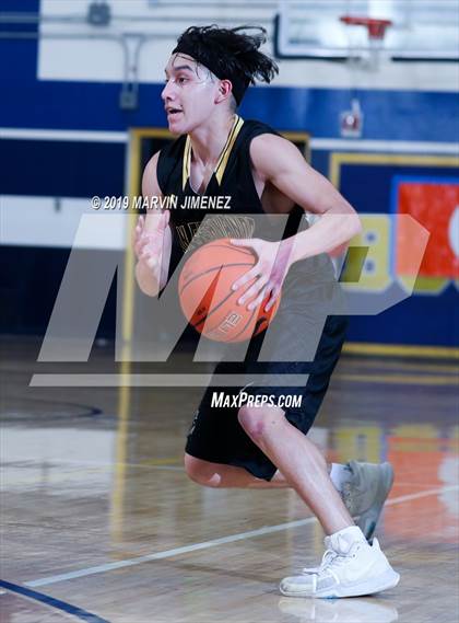 Thumbnail 2 in Arleta vs San Fernando (CIF LACS Division IV Final) photogallery.