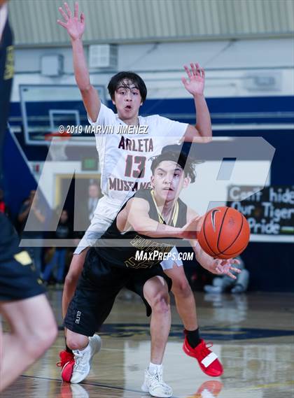 Thumbnail 1 in Arleta vs San Fernando (CIF LACS Division IV Final) photogallery.